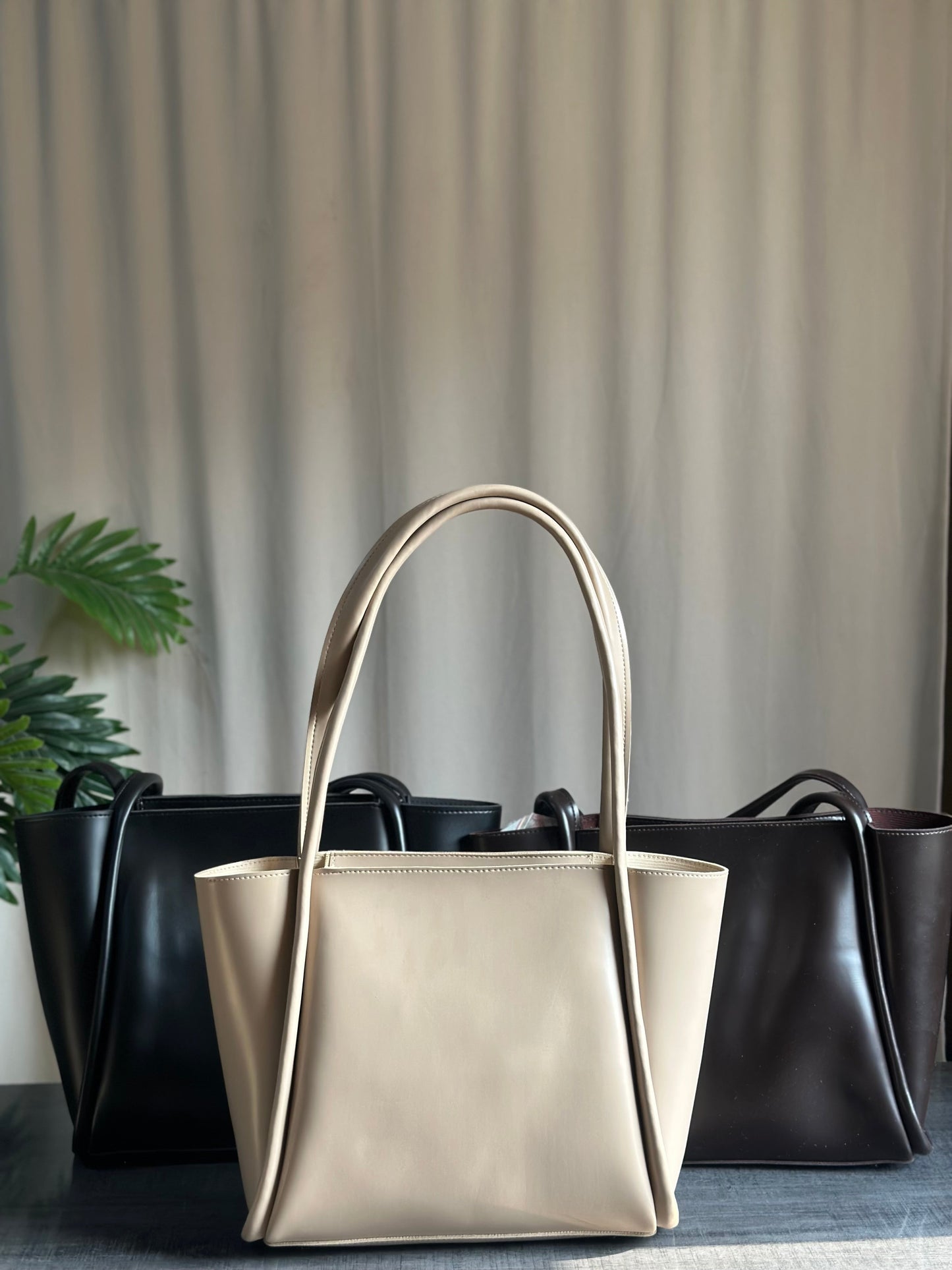 Fineur Tote Pyramid - Black