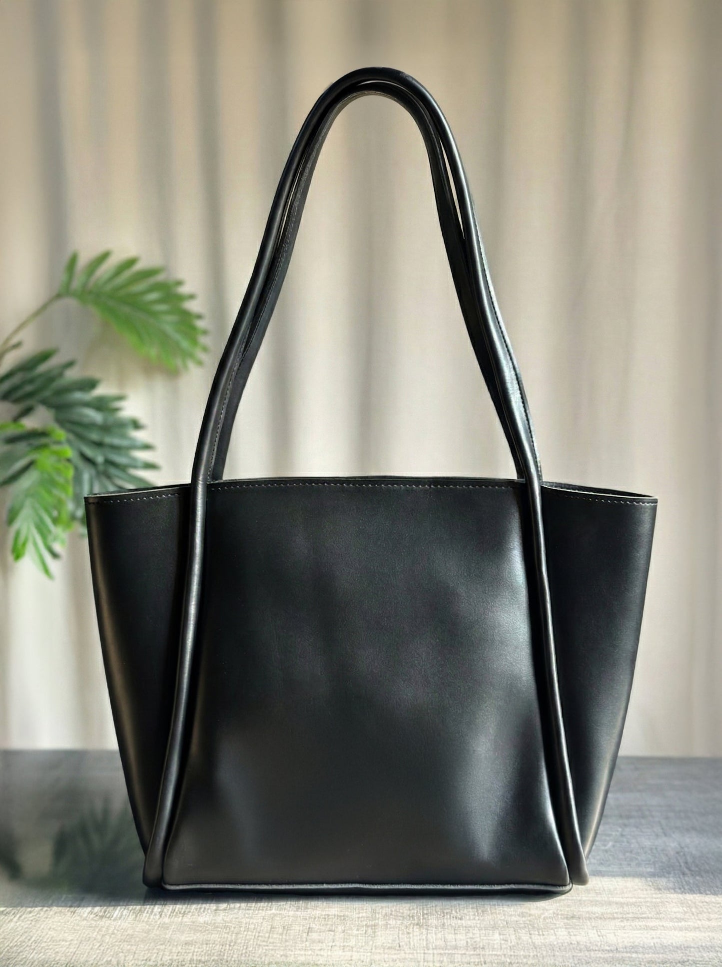 Fineur Tote Pyramid - Black